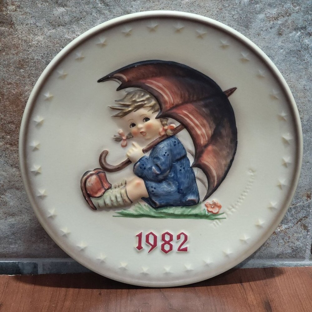 MJ Hummel 12th Annual Decorative Plate Umbrella Boy 1982 Goebel W Germany 1973